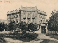 Klaićeva ulica, sanatorij oko 1910. godine (tada Jelisavina ulica)  Zgrada sanatorija je sagrađena 1908. godine, osnovu za zgradu je napravio Ignjat Fischer, a gradnju nadgledao arhitekt Vjekoslav Heinzel.